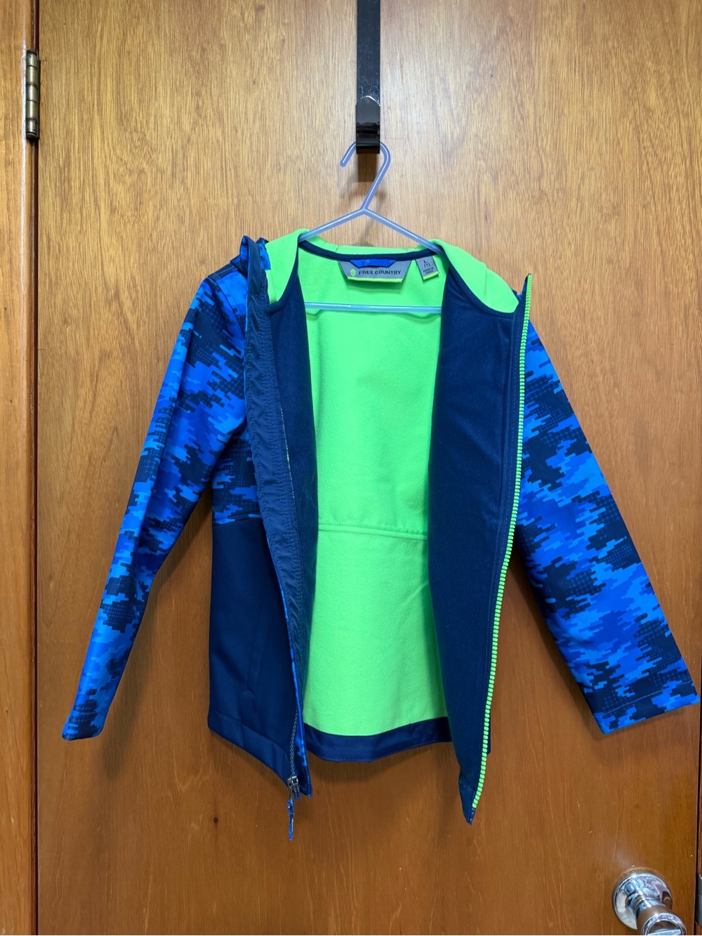 Free Country Blue Camo Hooded Softshell Jacket with Neon Green Trim - Picture 5 of 8